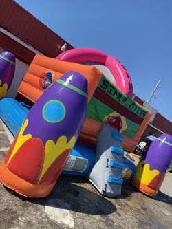 Space ship bounce house