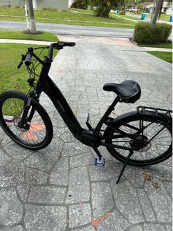 2023 Specialized medium como 3.0 ebike iGH hub disc brakes lights 13 hours  pedal assist 20 mph