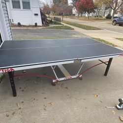 Ping Pong Table With Accessories 