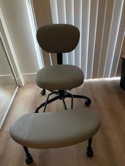 Adjustable Rolling Stool Chair with Footrest