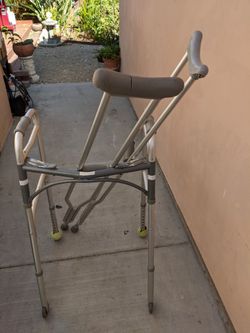 Walker with crouches