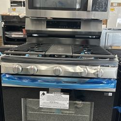 Samsung Stove Gas & OTR Microwave 
