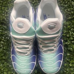 Nike Air Max Plus TN SE sneakers feature a "Bleached Aqua"