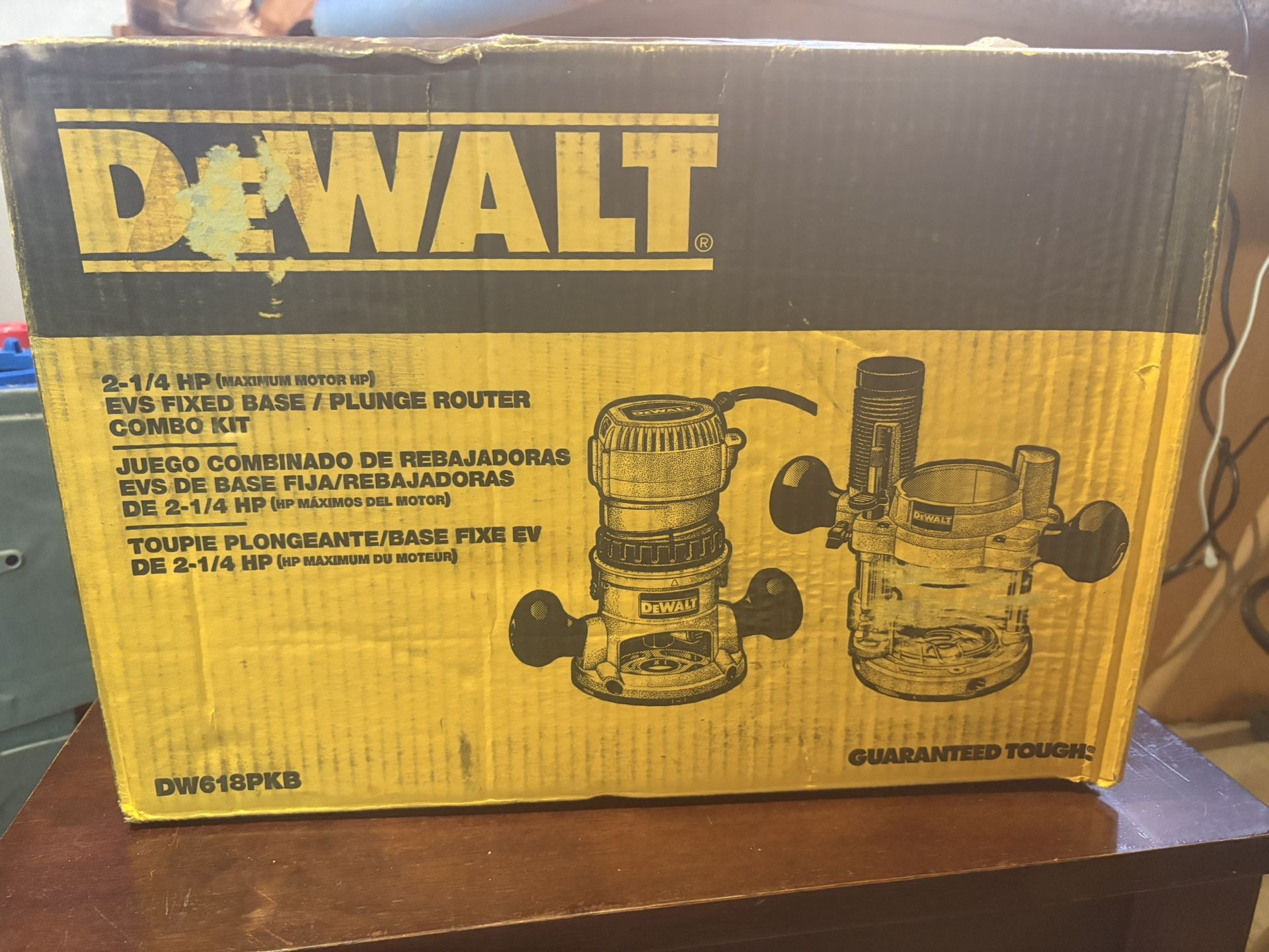 DEWALT DW618PKB 2-1/4 Hp EVS Fixed Base / Plunger Router Combo Kit