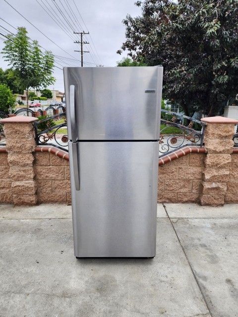 FRIGIDAIRE FRIDGE USED LIKE NEW CHECK ALL PICTURES MIRE TODAS LAS FOTOS 