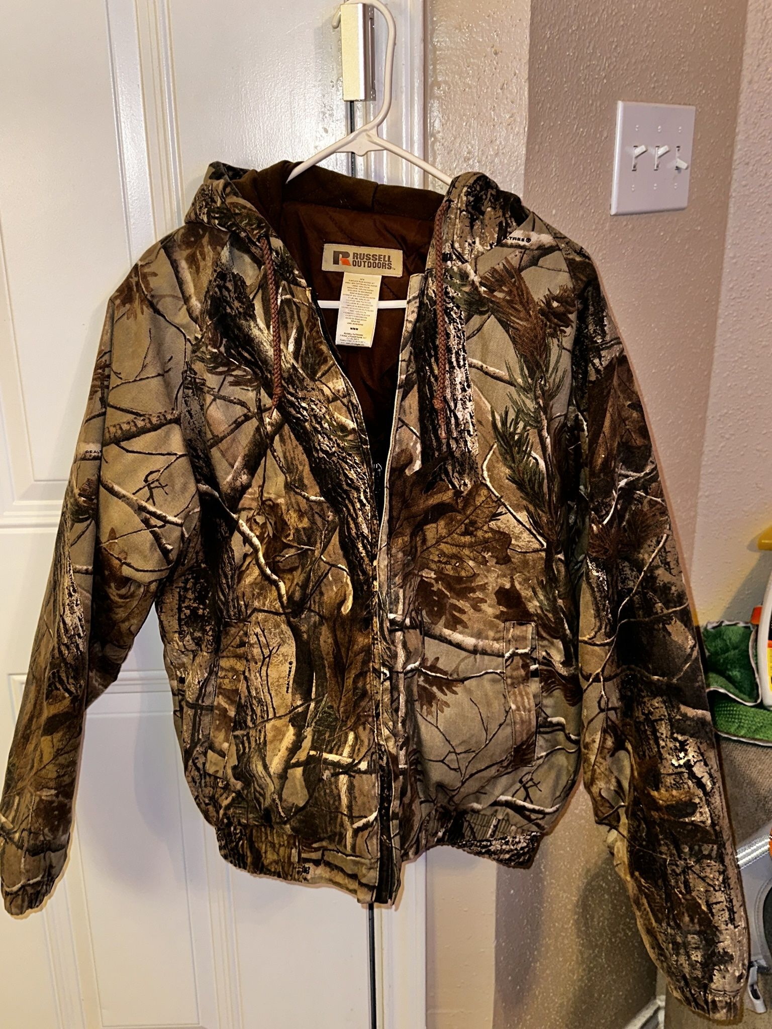 Men’s Nice Thick Warm Camo Coat Size M Barely Worn. Is $15.00 The Vest $10.00. 1x