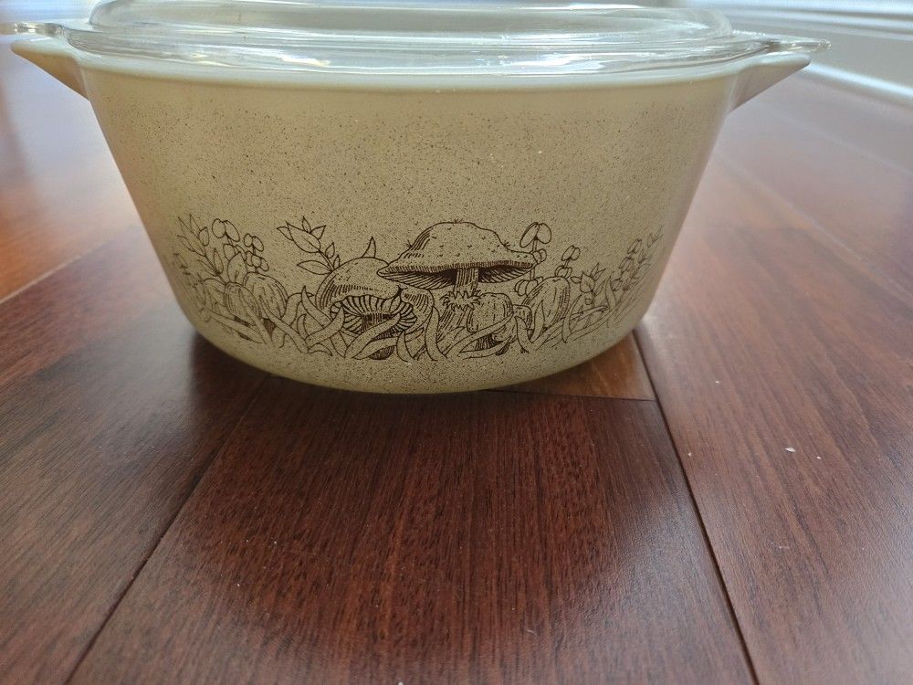 PYREX 475-B 2.5qt Casserole W/lidv