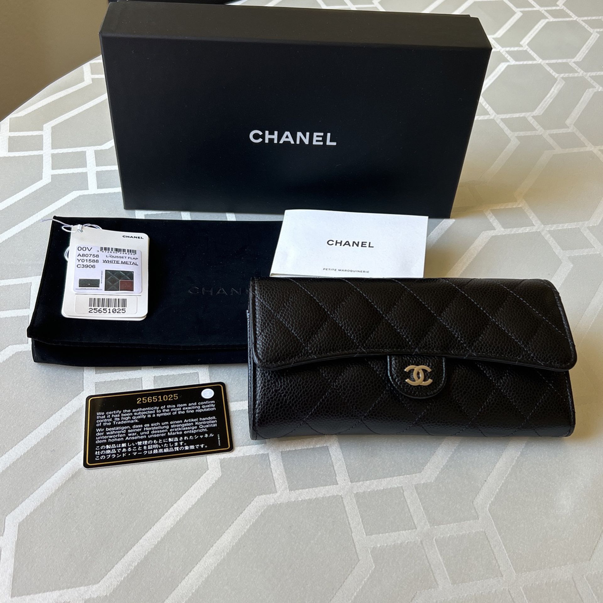 Authentic Chanel Black Leather Wallet for Sale in Irvine, CA - OfferUp