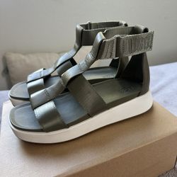 Women’s Ugg Sandal