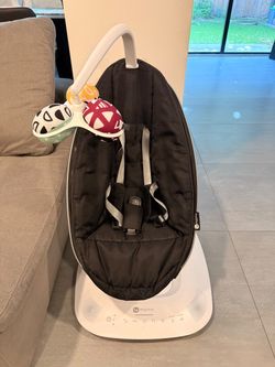 4 Moms baby swing