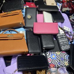 LOTS OF LADIES PURSES AND WALLET——-ALL FOR $120