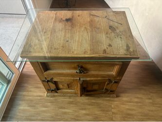 🪵 Beautiful Solid Wood Nightstand with Glass Top