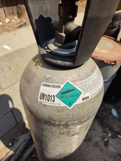 Tall cylinder of CO2