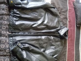 LEATHER MENS JACKET IN GOOD CONDITION.