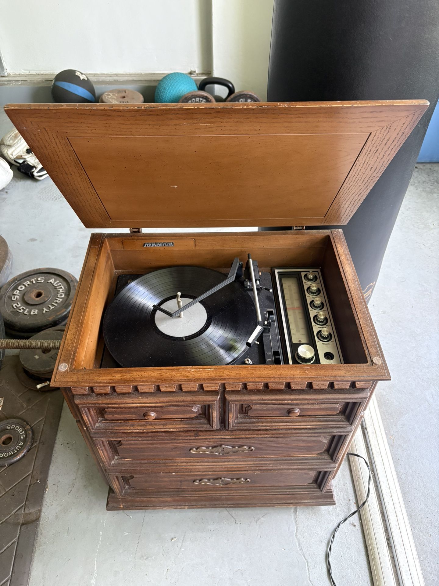 Soundesign Radio/Record Player