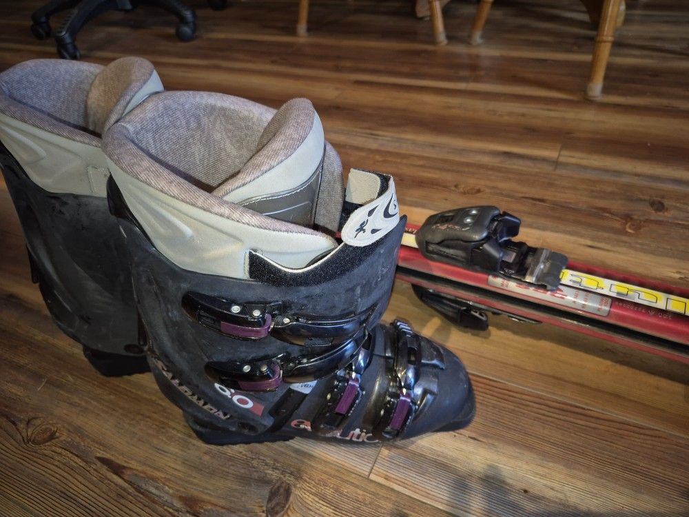 Salomon Evolution Sz 25 Boots And Fischer Ice Breaker Skis (160cm)
