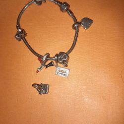 Pandora Bracelet With 8 Charms