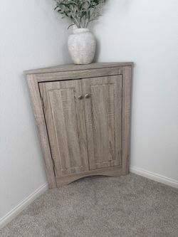 Corner cabinet