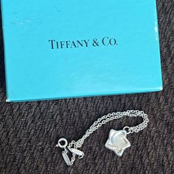 EXCELLENT CONDITIONS " AUTHENTIC TIFFANY & C0. STERLING SILVER 925 STAR BRACELET 100$