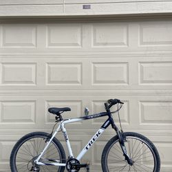 Trek 4300 Mountain Bike – 21” Frame – 26” Wheels – 24-Speed – Alpha Aluminum Bicycle