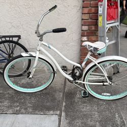 Huffy Cranbrook Ladies white beach cruiser bicycle 