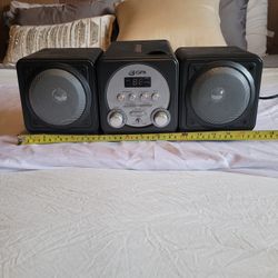 GPX STEREO AND CD PLAYER 