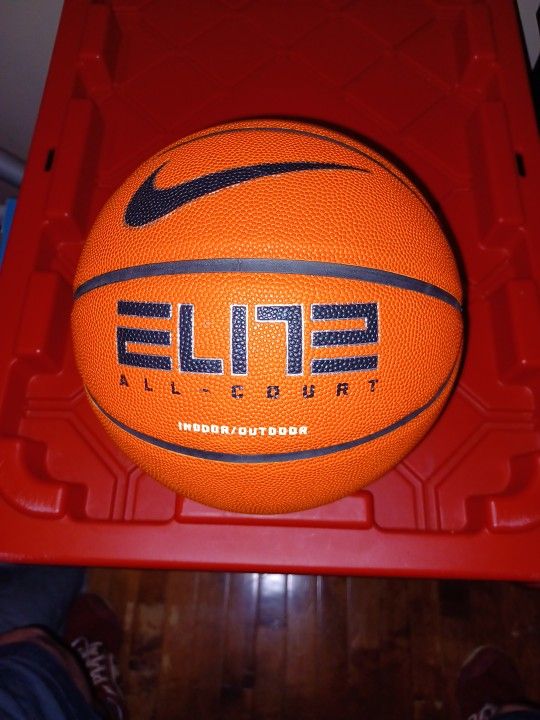 NIKE BASKETBALL ELITE ALL-COURT INDOOR/OUTDOOR SIZE 7 62xxxx