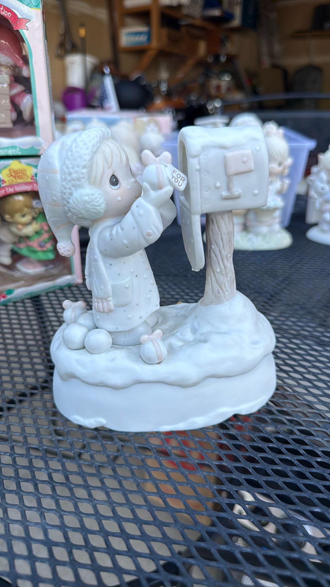 1984 Precious Moments Christmas Music box