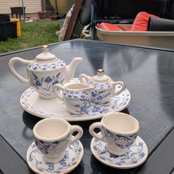 Vintage tea set gold trim