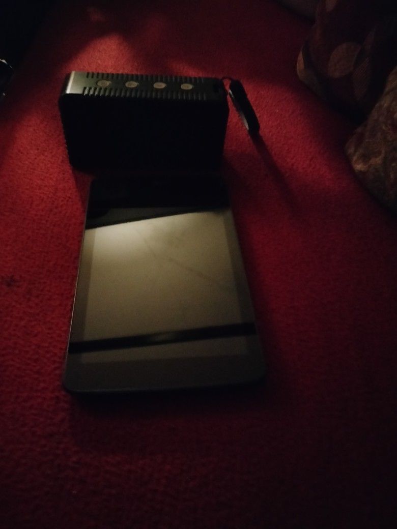 TABLET AND BLUETOOTH SPEAKER.... GREAT DEAL. WORKS GREAT...