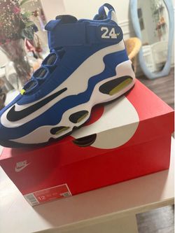 Never worn shoes going out of the country so I need to sell my stuff.