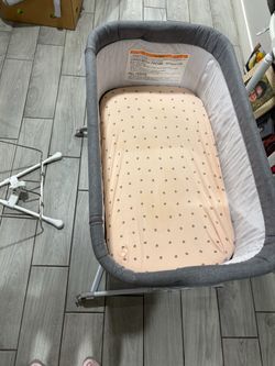 Baby Bassinet with Mattress and Sheets (2ct)