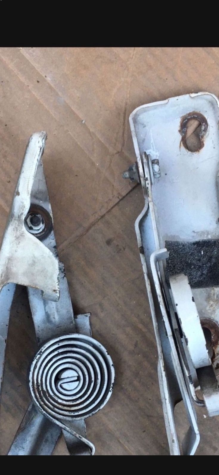 Chevy Tahoes Hood Hinges L&R 95to05 Factory Oem