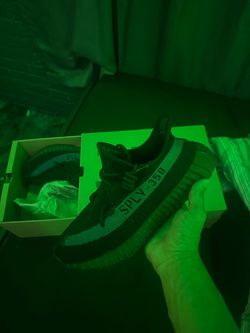 Yeezy 350 ( dazzling blues )