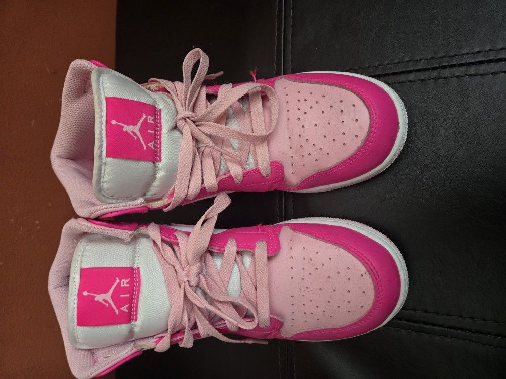 Youth Girl Jordan's, Size 6