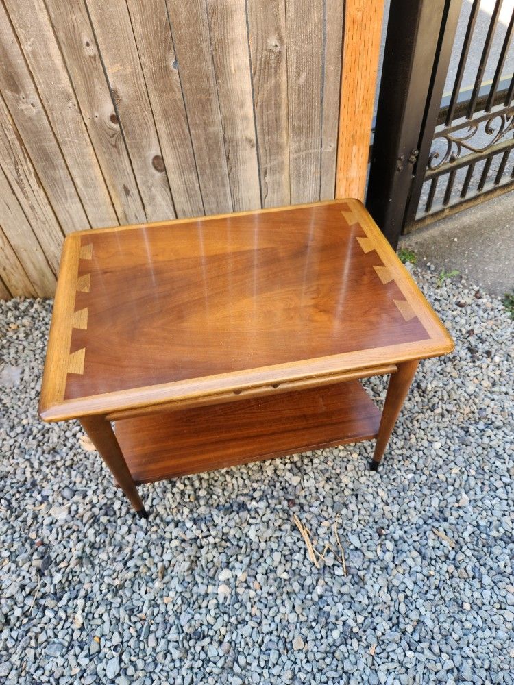 Vintage mid-century modern '50s Lane Acclaim MCM end table great condition 

Gorgeous highly prized and sought after Lane Acclaim line end side table