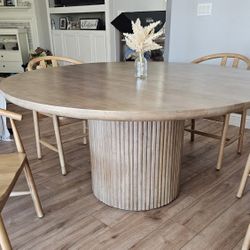Round dinning table 
