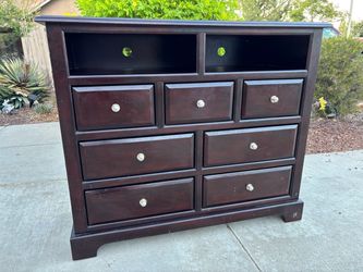 7 Drawer Modern Dresser Chest of Drawers Furniture Good Condition