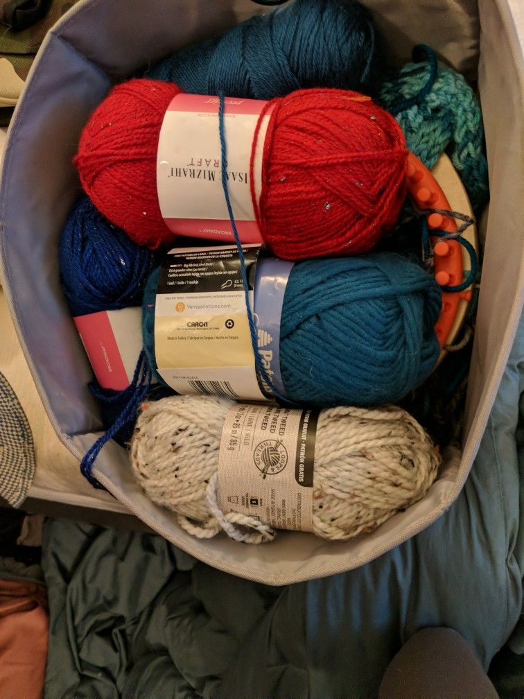 Looms And Yarn