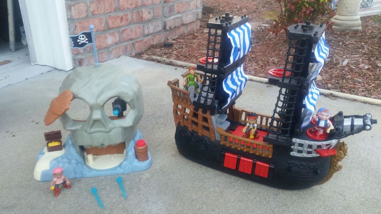 Fisher Price Imaginext Pirate Ship & Jake with Skull Island