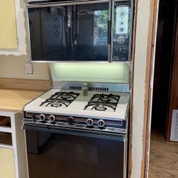 Working Magic Chef Chateau Gas Stove With 2 Ovens And Pull Out Exhaust Fan