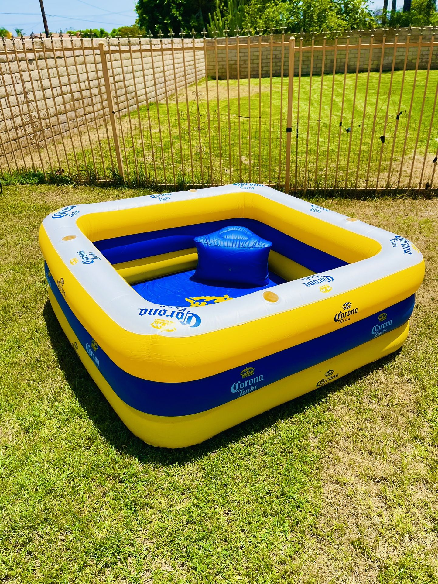 Corona Extra Inflable Pool With Cup Holders