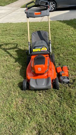 Husqvarna Battery-Powered Self-Propelled Xpert Lawn Mower Excellent Condition 3 batteries/charger included $400 or best  offer