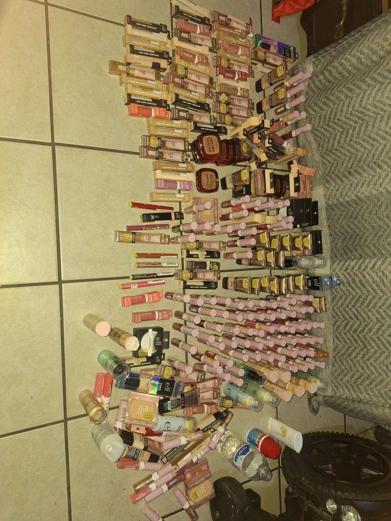 300 PIECES OF MAKE UP,All Products : American Fashion Style Bags On Sale