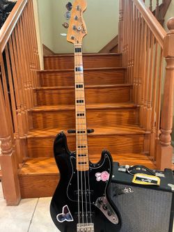 Squier Classic Vibe Jazz Bass w/ Fender Rumble 15 Bass Amp