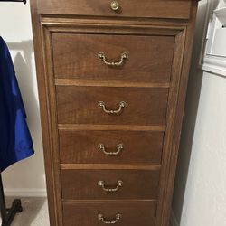 Antique 6-Drawer Dresser – Excellent Condition