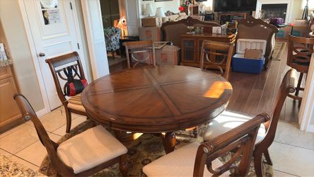 Wooden Kitchen table / 6 chairs