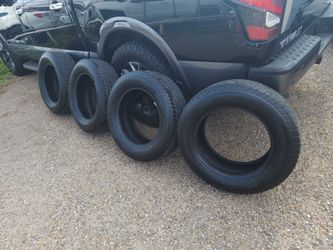Vendo un Set completo de llantas medidas son 235/ 60 /R17 marca MICHELÍN DEFENDER LTX M/S