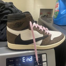 Travis Scott Jordan 1’s (TRADES WELCOME)