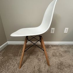 White Chair (Beech Wood Legs)